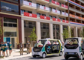 Centro de París se fortifica cuando primeros atletas llegan a la Villa Olímpica