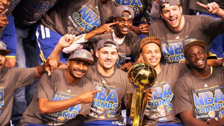 Los Philadelphia 76ers fichan a un ex Warrior en un acuerdo de dos vías: informe