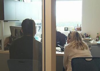 La policía de Ohio no tiene reportes creíbles de que migrantes haitianos estén haciéndole daño a mascotas en Springfield