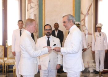 Presidente Abinader recibe cartas credenciales de siete nuevos embajadores en el país