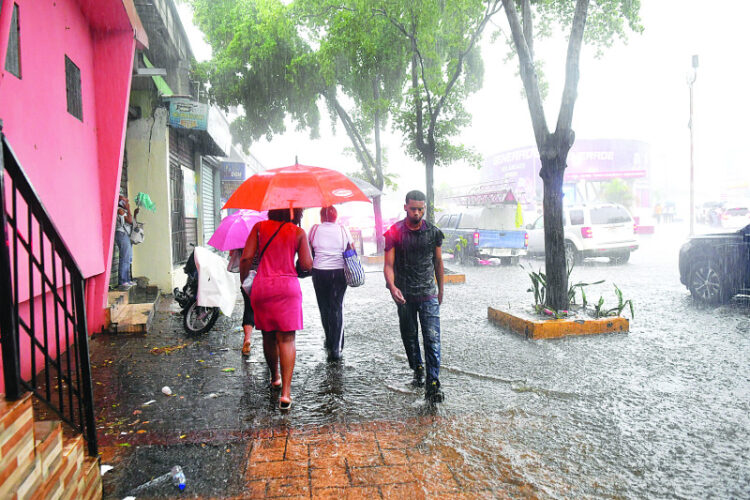 Suben a seis las provincias en alerta por fuertes lluvias