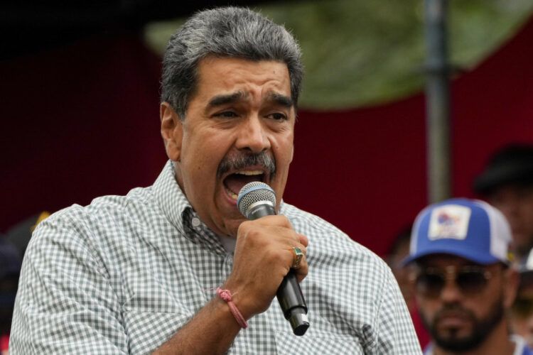 Maduro llama «ladrón» y «bandido» a Abinader por la confiscación de avión en República Dominicana