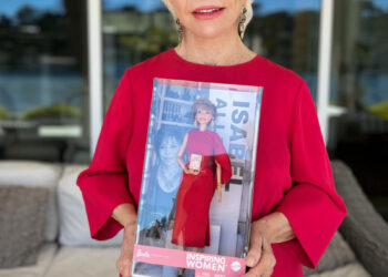 La muñeca Barbie de Isabel Allende viene con su libro «La casa de los espíritus» incluido