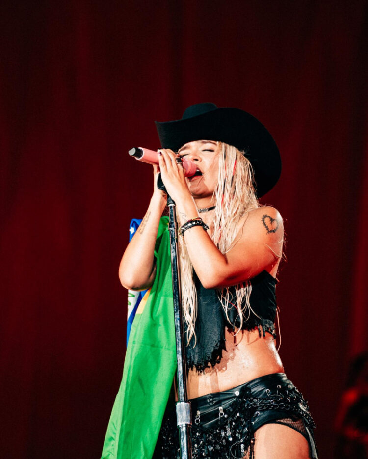 Karol G se despide de sus fanáticos tras realizar su último concierto del año