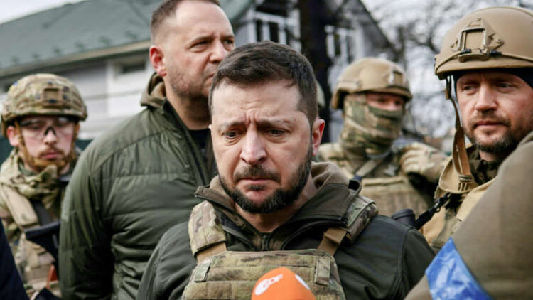 Importante dimisión golpea con fuerza a una Ucrania que intenta resistir al azote ruso