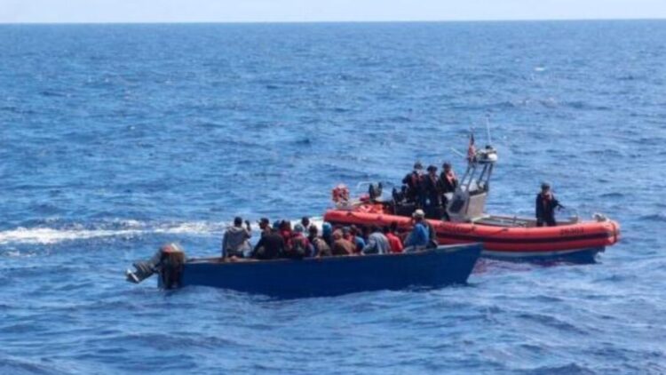 Rescatan a once migrantes haitianos abandonados por contrabandistas en isla puertorriqueña