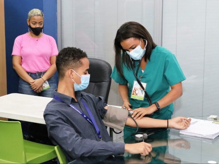 Alcaldía de Santiago realiza operativos médicos en La Otra Banda y Villa Liberación