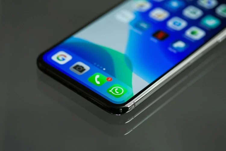 WhatsApp revoluciona la interacción con Meta AI: ahora puedes hablar y crear imágenes con tu voz
