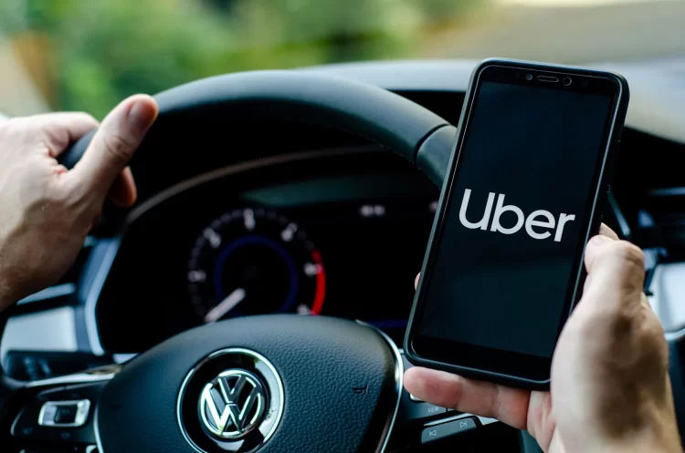 Uber lanza el primer servicio de coches compartidos de Japón