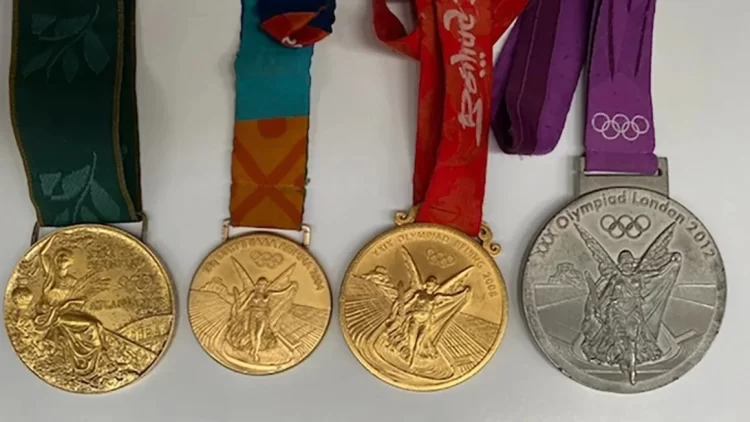 Roban cuatro medallas olímpicas del coche de un remero australiano