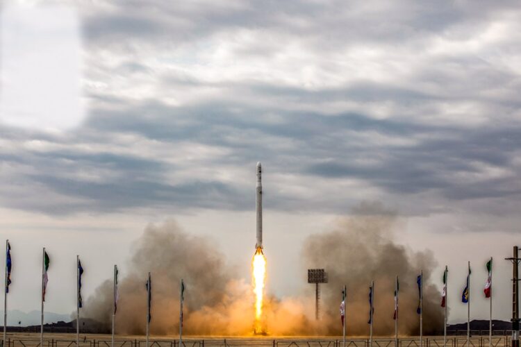 Irán lanza con éxito su segundo satélite a gran altura orbital