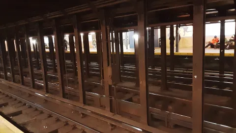 Tragedia en el Metro de Nueva York: Pasajero Muere Atropellado