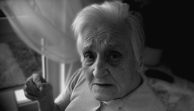 La demencia puede llegar una década antes en los hombres con alto riesgo de cardiopatía, según un estudio
