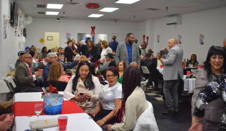 Reunión PRM-NY termina como la fiesta de los monos