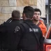 Acusado de matar a CEO de UnitedHealthcare se enfrenta a corte y rechaza su extradición