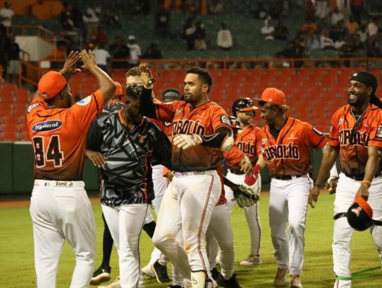 Con grand slam de Francisco Peña, los Toros vencen a las AC