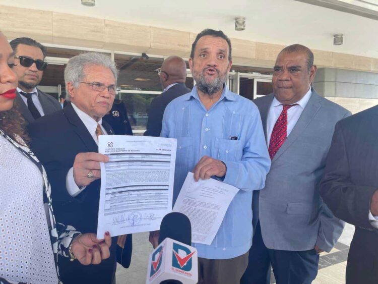 CMD y subdirector de Senasa se reúnen con Yeni Berenice Reynoso por agresión a médico