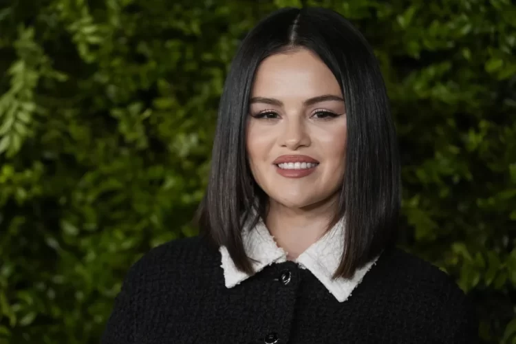 Selena Gomez aborda la salud mental en el almuerzo de mujeres de la Academia.
