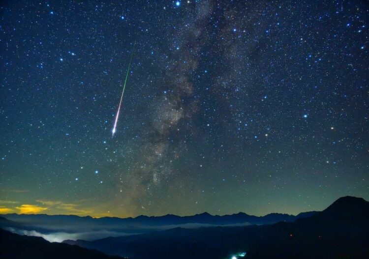 Guía práctica para observar las Gemínidas: La lluvia de meteoros más brillante del invierno