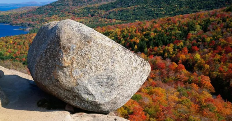 Las rocas en precario equilibrio que desafían la gravedad y nos ayudan a entender el riesgo de terremotos