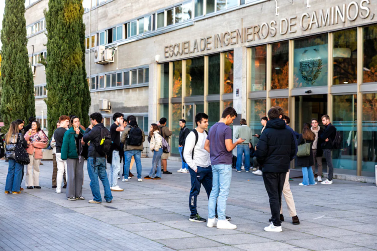 La universidad pública: un pilar invisible que sostiene la democracia se tambalea en Madrid