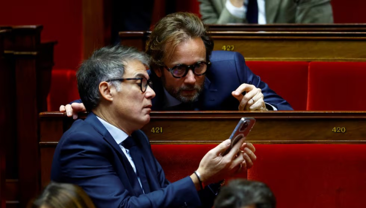 Los socialistas franceses se abren a negociar con Macron un Gobierno sin Mélenchon ni Le Pen