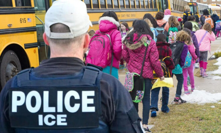 «FAMILIAS INMIGRANTES RETIRAN A SUS HIJOS DE LAS ESCUELAS EN NUEVA YORK POR TEMOR A REDADAS»