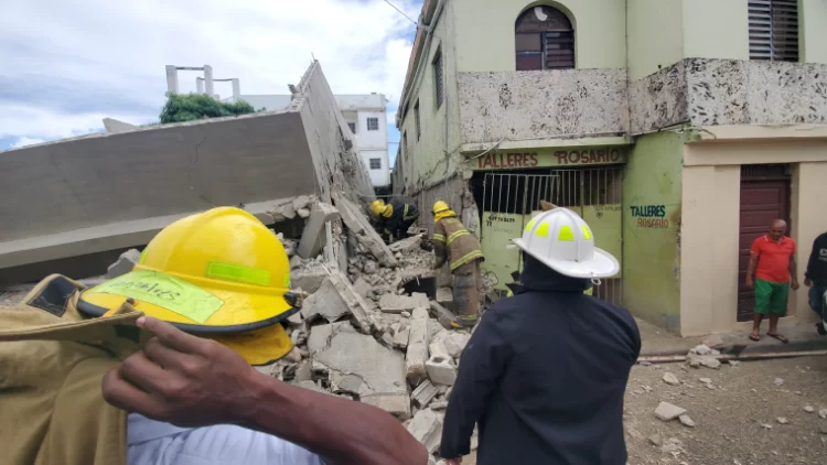 Se desploma vivienda con al menos cuatro personas dentro en La Romana; 911 coordina asistencia