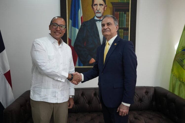 TSE y Pasaportes firman acuerdo para corregir errores en actas de nacimiento