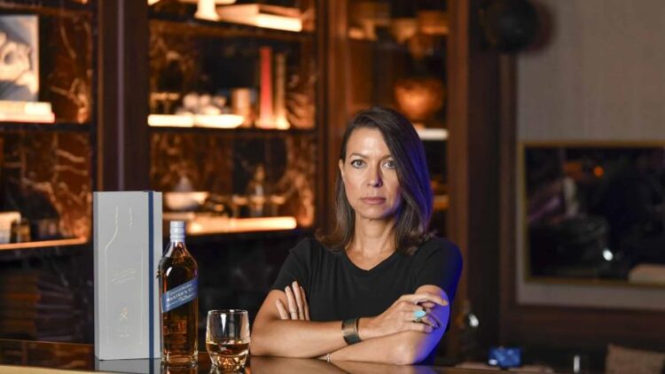 La última botella de Johnnie Walker Master´s Cut se une a la obra de Tania Marmolejo