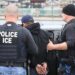 Gobierno de EE. UU. dice que deportó a 528 personas de la ciudad texana de Houston