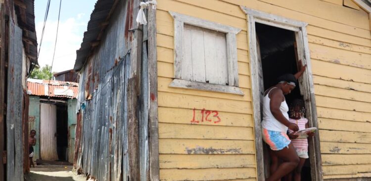 Moradores del barrio Las Lilas denuncian desalojos injustos y pagos irrisorios por sus viviendas