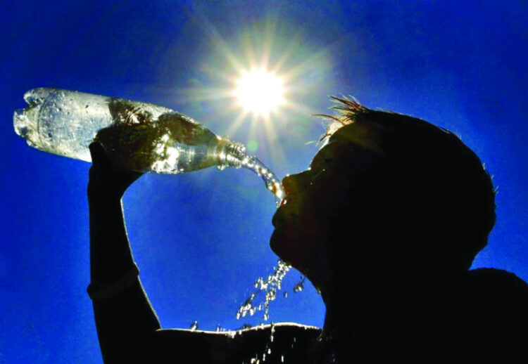 Exhortan a extremar precauciones ante ola de calor en el país