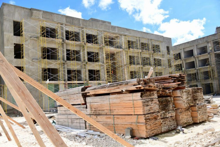 Falta de pago a contratistas amenaza con paralizar proyectos y ralentizar crecimiento del país