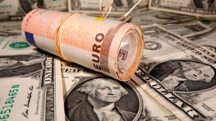 ¡Se mantienen! El dólar y el euro se muestran a la baja este miércoles