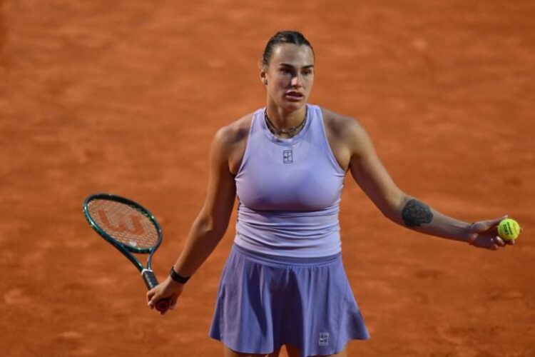 Aryna Sabalenka se estrella ante Zheng en Roma