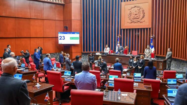 Senadores minimizan creación del Ministerio del Hombre y favorecen unificar todo en uno solo
