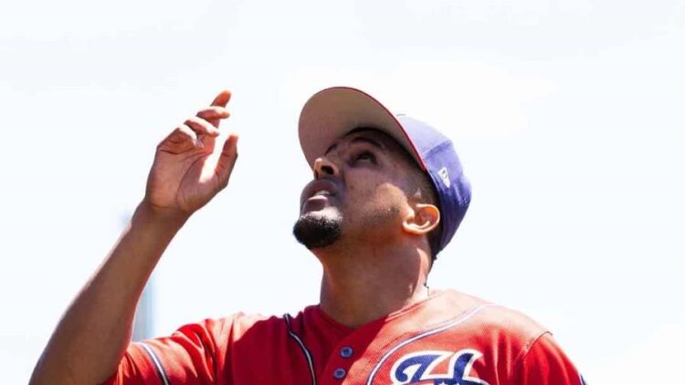 Erick Mejía avanza en su transición de lanzador y descarta hacer de Ohtani