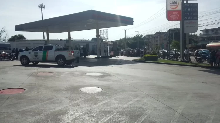 Villa Mella en shock: un conflicto insignificante desata violencia fatal y cobra la vida de un policía y un civil