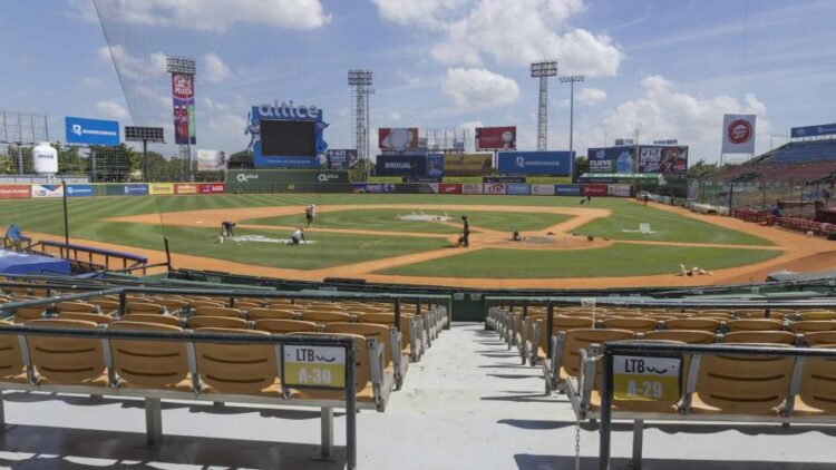 El presidente emite decreto para evaluar construcción de un nuevo estadio Quisqueya