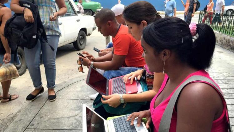 Los estudiantes se movilizan en Cuba contra nuevas tarifas de internet móvil