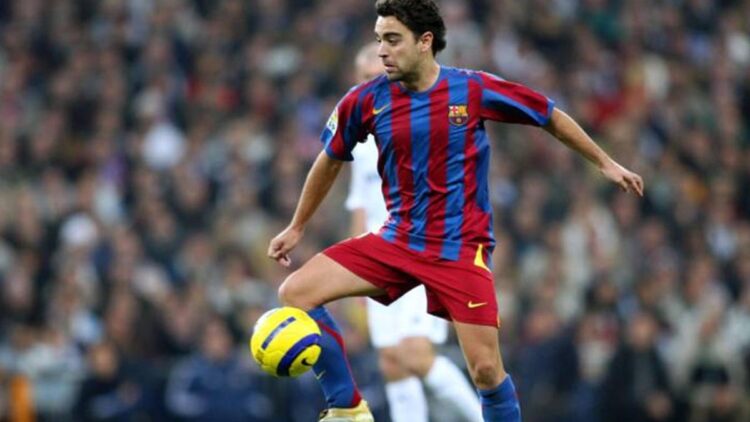 ¿XAVI VUELVE A LA CARGA? EL GENIO DEL BARÇA ENTRE INGLATERRA Y CATAR: DOS OFERTAS, UN DESTINO EN JUEGO