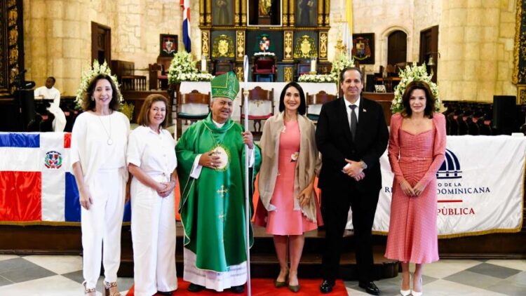 Salud celebra 105 años y redobla su compromiso: Atallah impulsa un sistema más humano