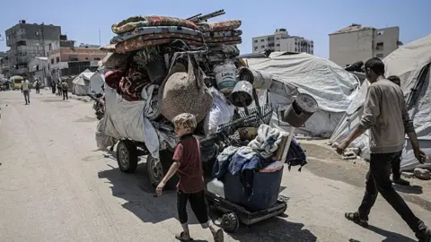 Gaza bajo fuego y olvido: 82 palestinos mueren, 38 mientras esperaban ayuda humanitaria
