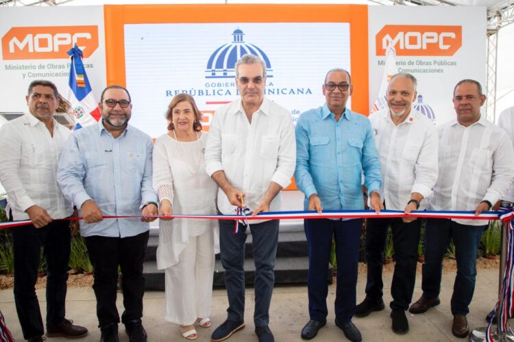 Presidente Abinader inaugura reconstruido Mercado Municipal de La Vega con inversión de RD$485 millones