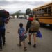 Los migrantes dan la vuelta: Miles retornan desilusionados del “sueño americano”