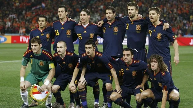España 2010–2022: Entre la Gloria Inmortal y la Incertidumbre Persistente