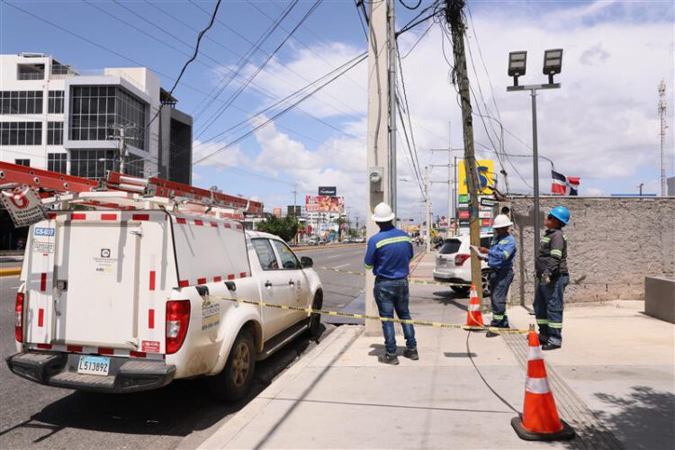 Edeeste normaliza más de 22 mil clientes y desmantela cerca de 8 mil conexiones ilegales