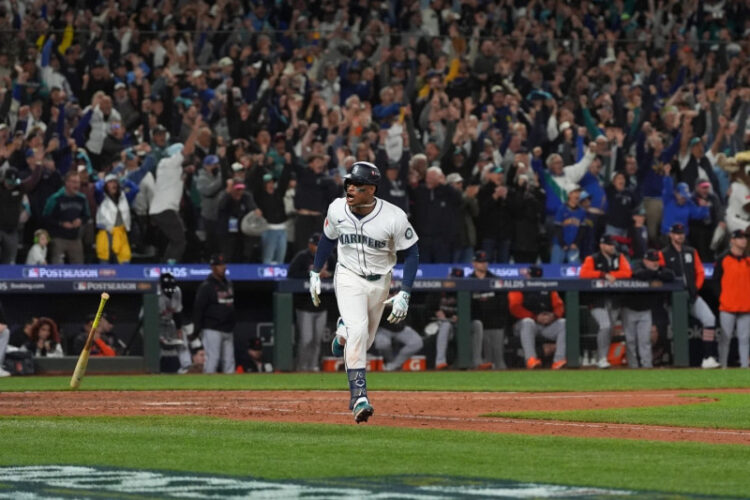 Polanco da hit ganador en la entrada 15 y Seattle avanza a la SC de la Liga Americana