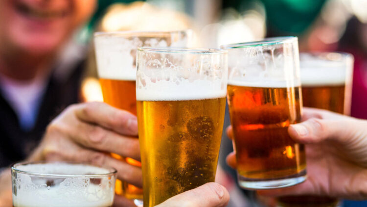 La OMS insta adoptar políticas duras contra el alcohol para reducir el cáncer